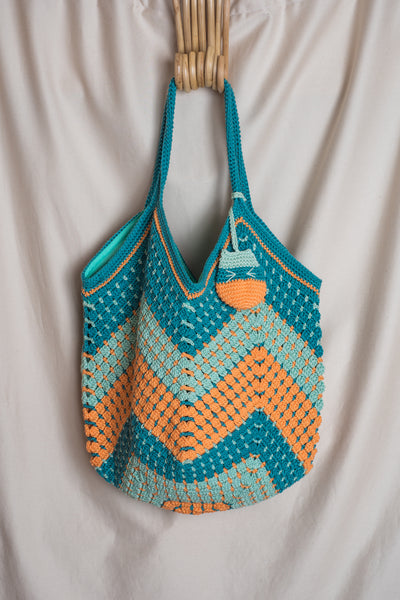 Heartsprinkle - I made this FREE Mini Heart Granny Stitch Tote Bag pattern!  Check it out 😍 it's perfect for treat bags or party bags. Also for your  minis!