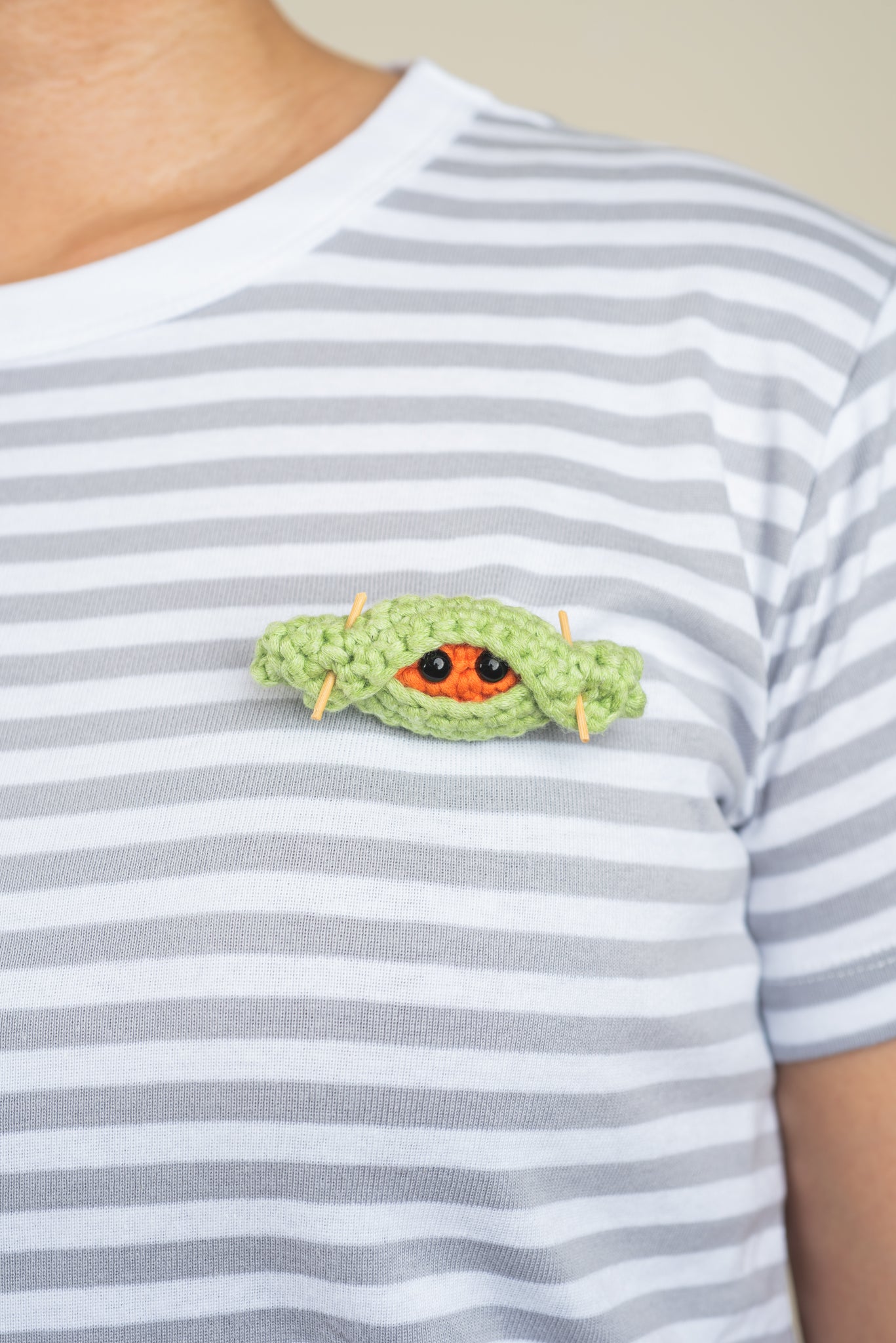 Baby Otah Brooch Amigurumi