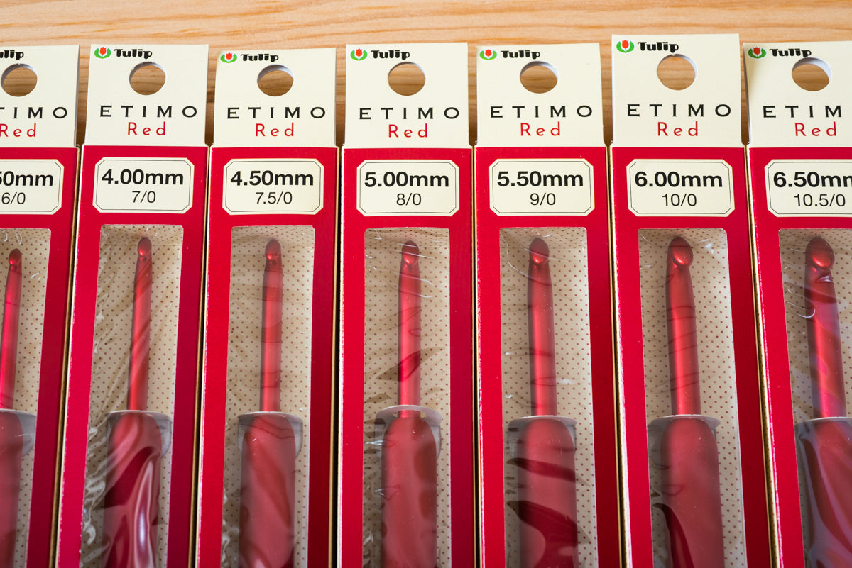 Tulip Etimo Red Crochet Hook w/ Cushion Grip - Size 7/4.00mm